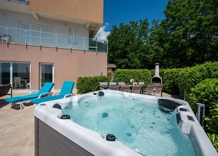 Sveti Petar - With Heated Pool And Outdoor Jacuzzi オパティヤ