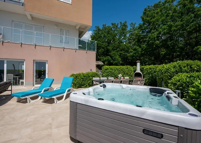 Вілла Sveti Petar - With Heated Pool And Outdoor Jacuzzi Опатія